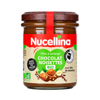 Pot de Nucellina Bio de face, étiquette chocolat noisettes bio avec 18 % de noisettes